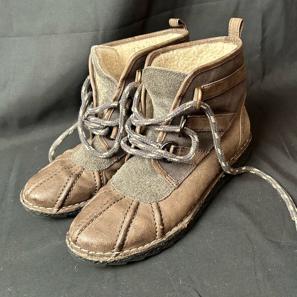 Women’s Clark’s Somerset Oslo Cove Ankle Lace up Leather Boots. Size 9. Brown.